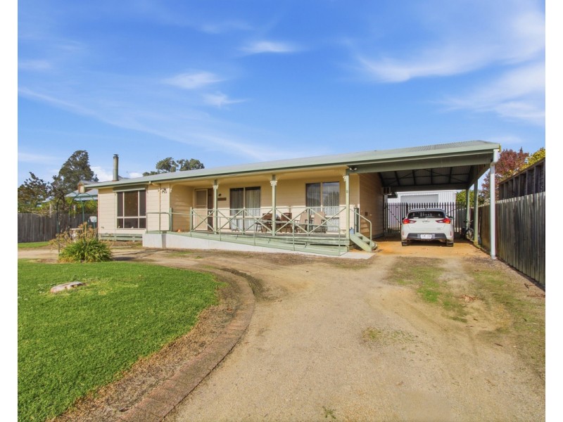 8 Little Street, Stratford VIC 3862