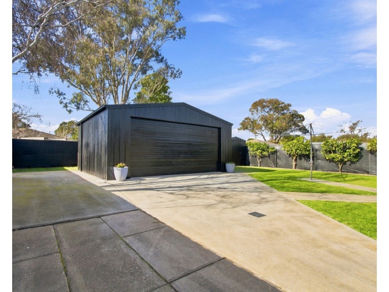 6 Chalmer Court, Sale VIC 3850