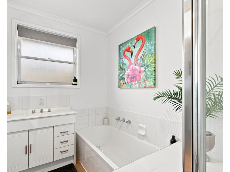 6 Chalmer Court, Sale VIC 3850