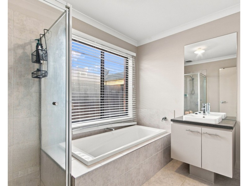 5 Billabong Avenue, Sale VIC 3850