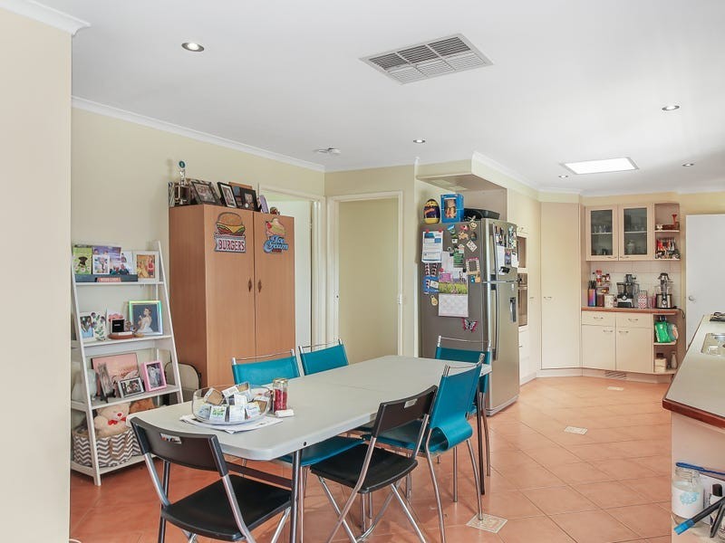 12 Simmonds Place, Endeavour Hills VIC 3802