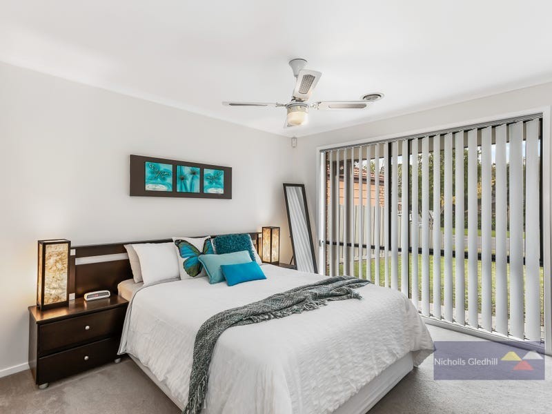 52 Strathaird Drive, Narre Warren South VIC 3805