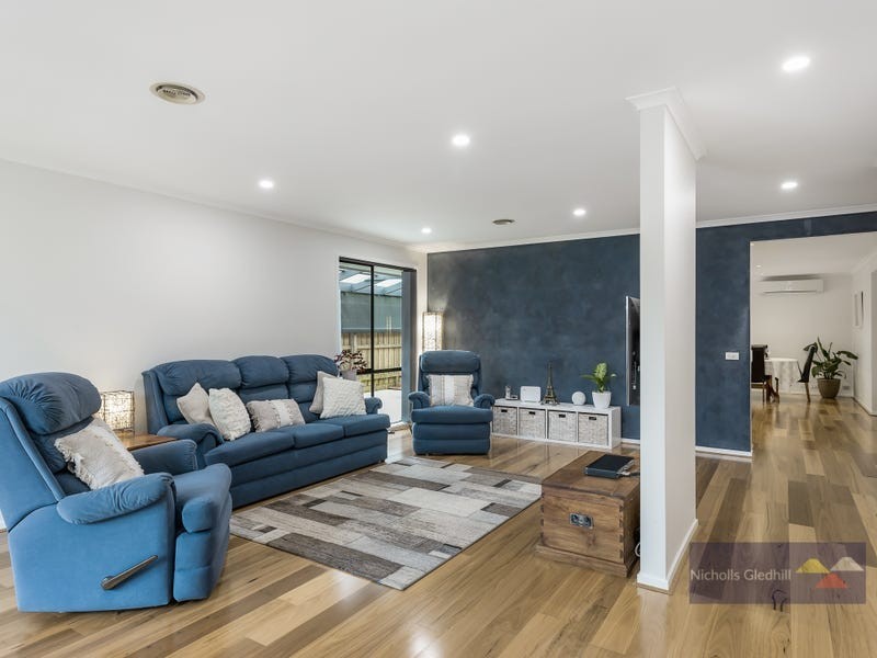 52 Strathaird Drive, Narre Warren South VIC 3805