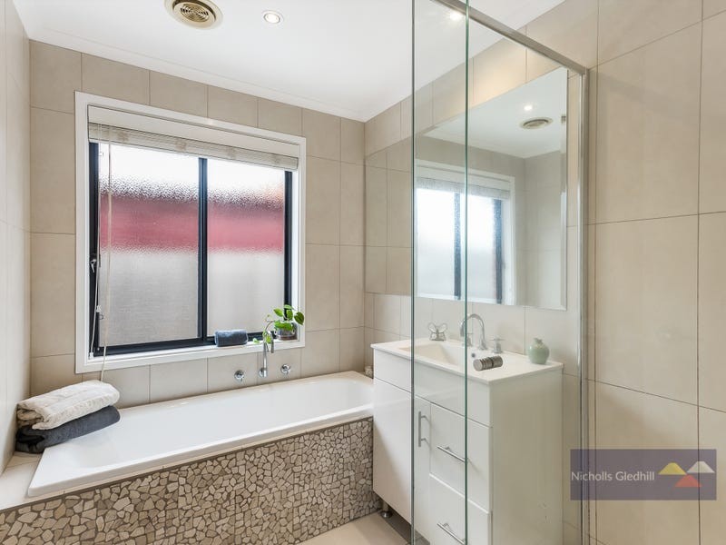 52 Strathaird Drive, Narre Warren South VIC 3805