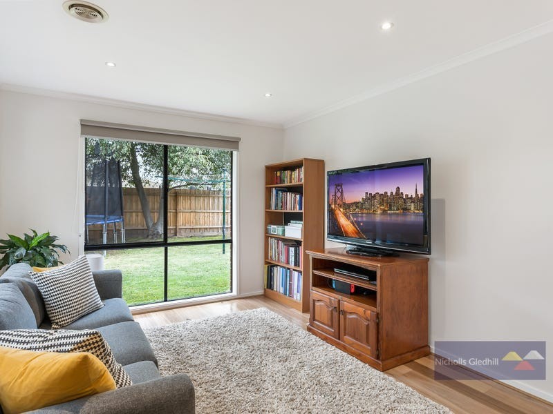 52 Strathaird Drive, Narre Warren South VIC 3805