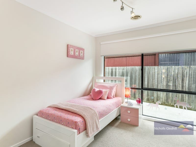 52 Strathaird Drive, Narre Warren South VIC 3805