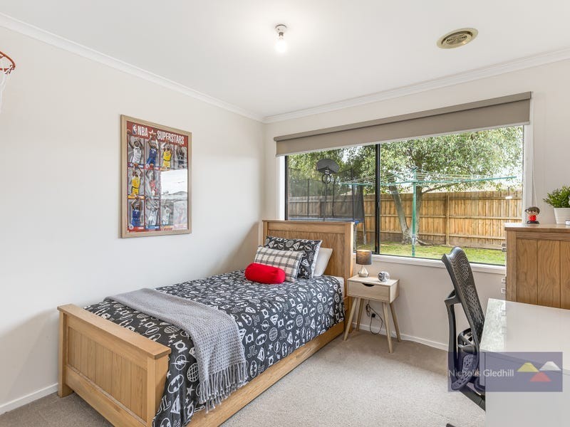 52 Strathaird Drive, Narre Warren South VIC 3805