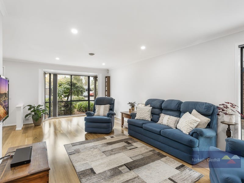 52 Strathaird Drive, Narre Warren South VIC 3805