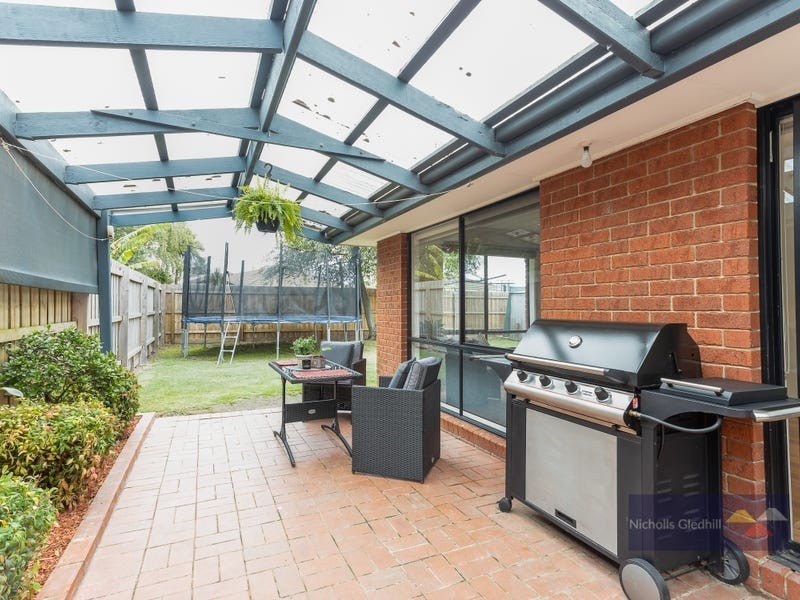 52 Strathaird Drive, Narre Warren South VIC 3805