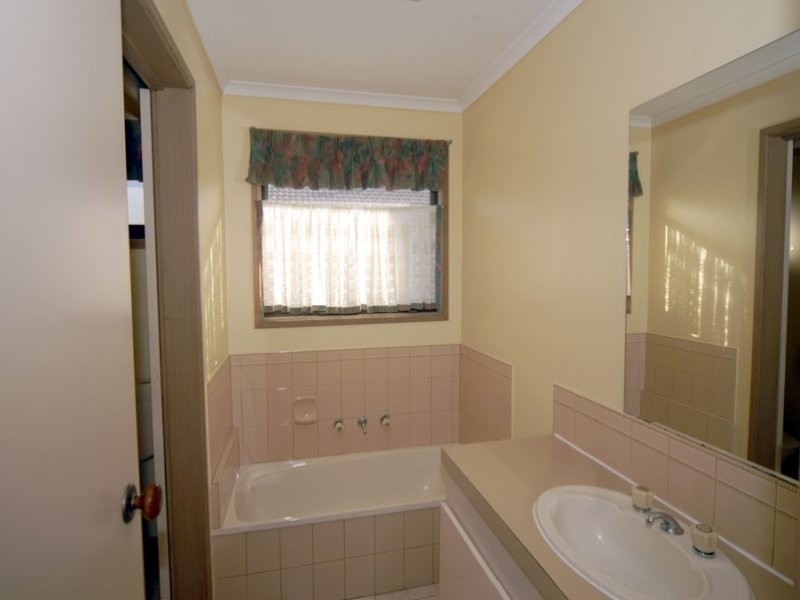 69 Shetland Street, Endeavour Hills VIC 3802