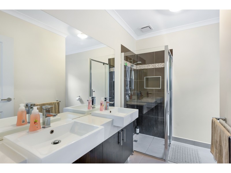 11 Frankland Street, Clyde North VIC 3978