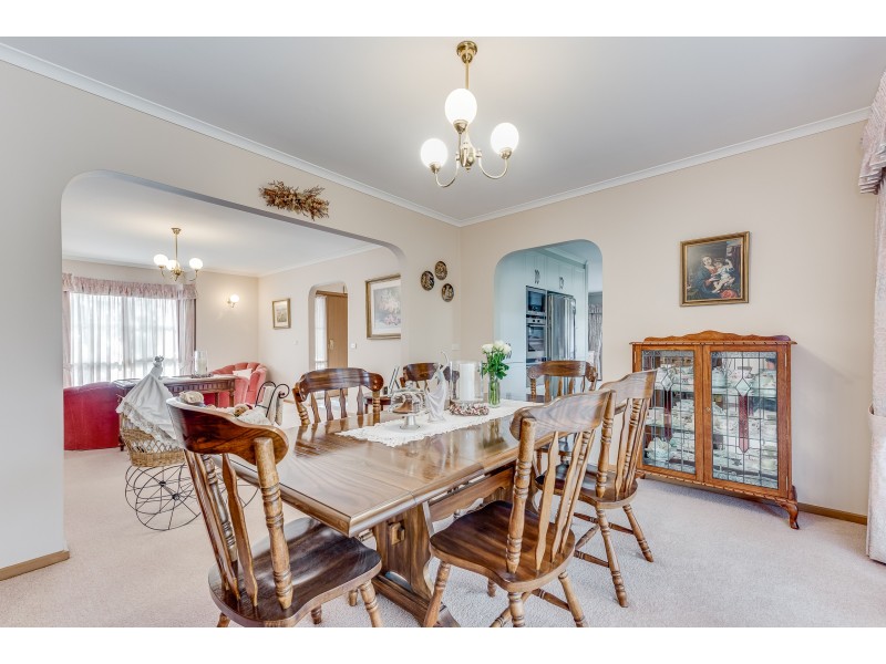 15 Armiston Court, Endeavour Hills VIC 3802