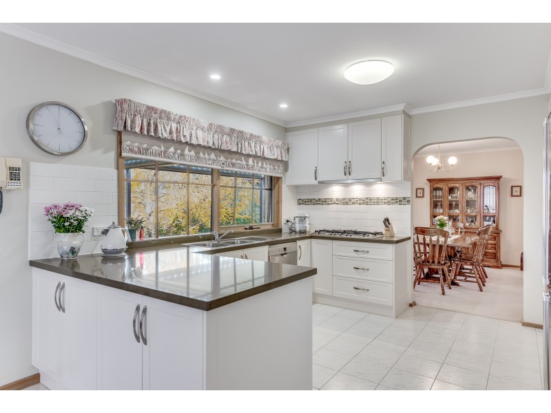 15 Armiston Court, Endeavour Hills VIC 3802