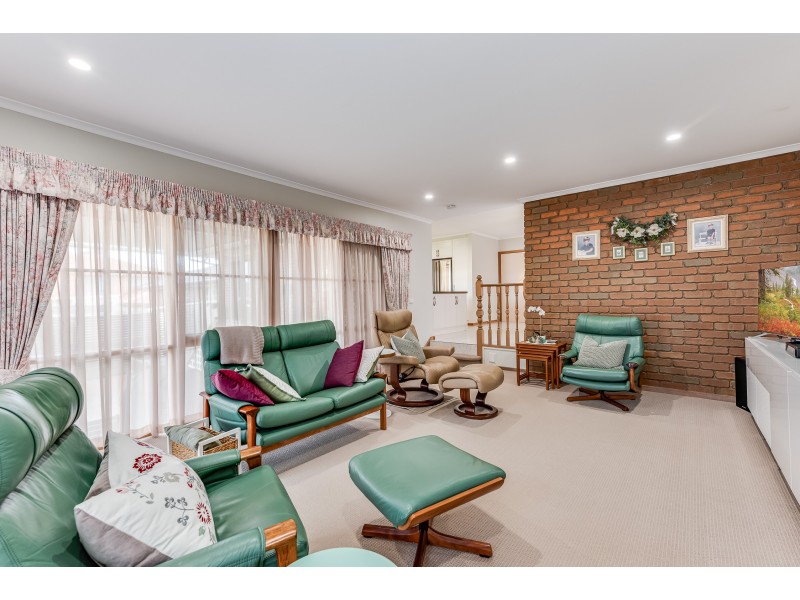 15 Armiston Court, Endeavour Hills VIC 3802