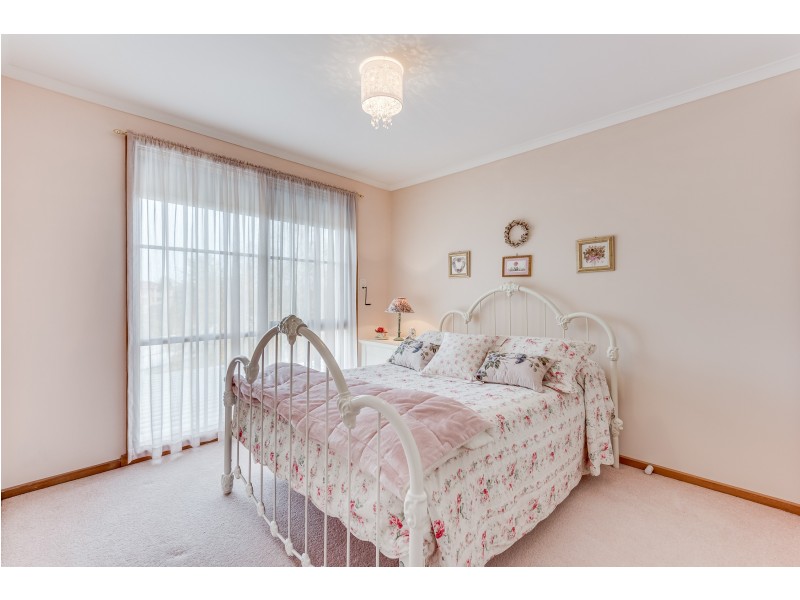 15 Armiston Court, Endeavour Hills VIC 3802