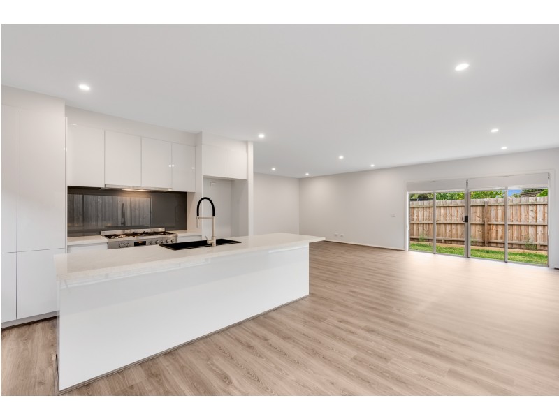 2/15 Rossiter Avenue, Endeavour Hills VIC 3802