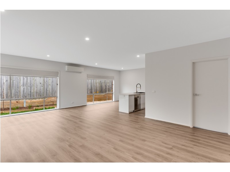 2/15 Rossiter Avenue, Endeavour Hills VIC 3802