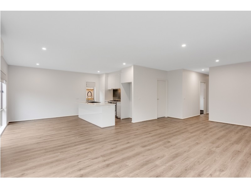 2/15 Rossiter Avenue, Endeavour Hills VIC 3802