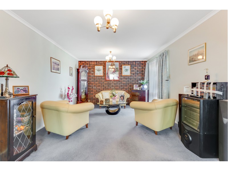 165 James Cook Drive, Endeavour Hills VIC 3802