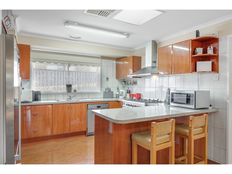 165 James Cook Drive, Endeavour Hills VIC 3802