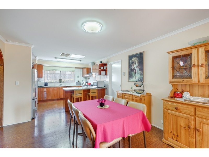 165 James Cook Drive, Endeavour Hills VIC 3802