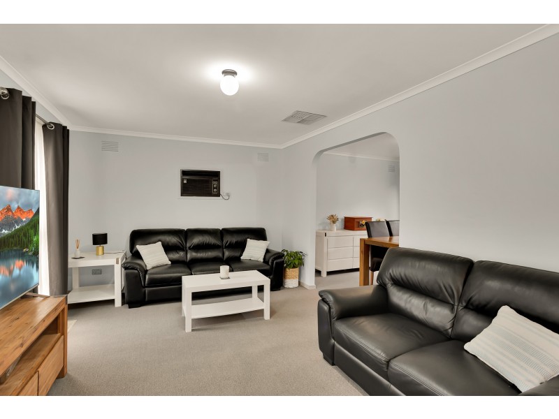 13 Rossiter Avenue, Endeavour Hills VIC 3802