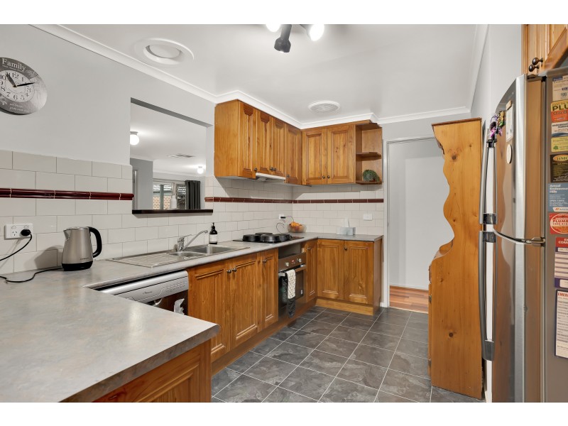 13 Rossiter Avenue, Endeavour Hills VIC 3802