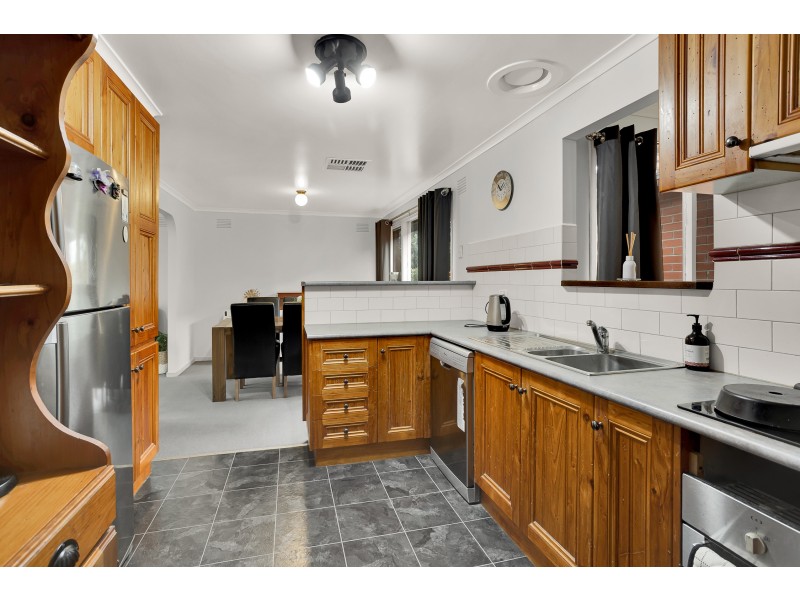 13 Rossiter Avenue, Endeavour Hills VIC 3802