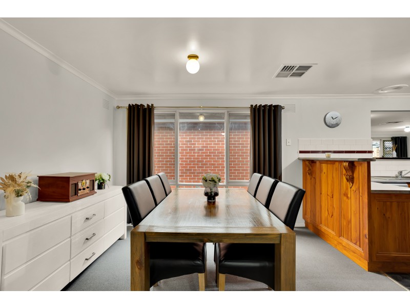 13 Rossiter Avenue, Endeavour Hills VIC 3802