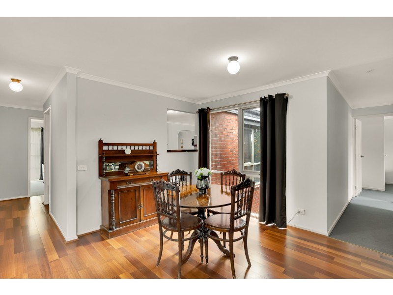 13 Rossiter Avenue, Endeavour Hills VIC 3802