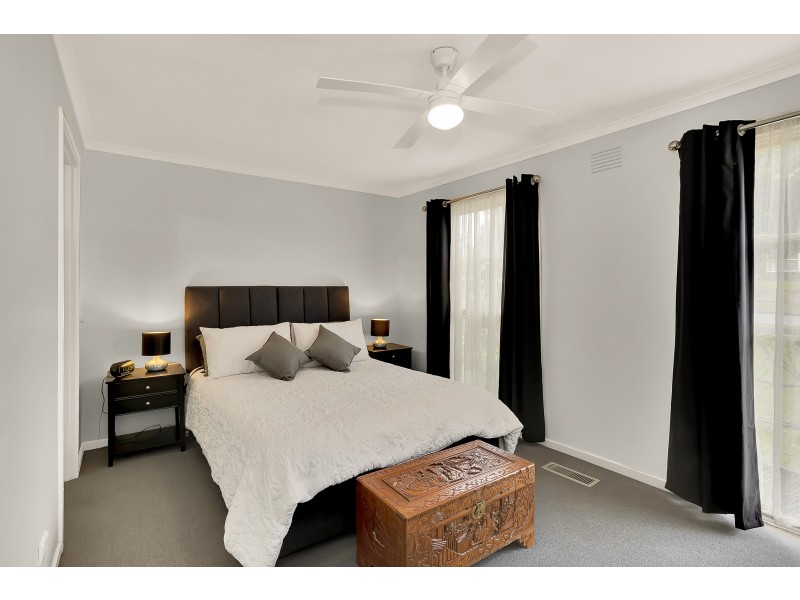 13 Rossiter Avenue, Endeavour Hills VIC 3802