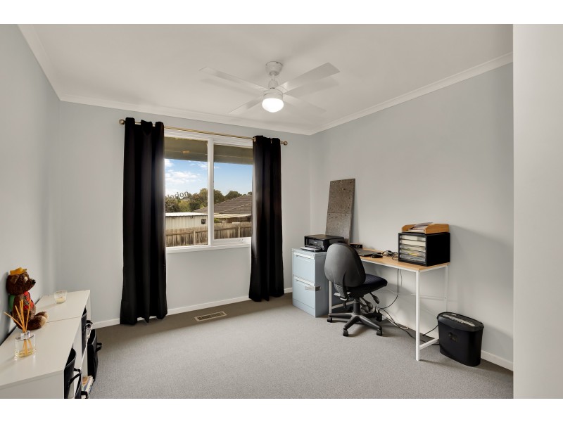 13 Rossiter Avenue, Endeavour Hills VIC 3802