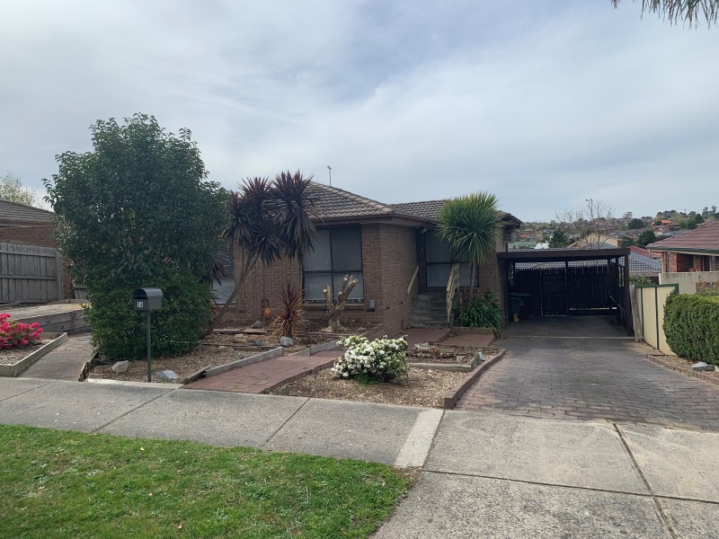 16 Singleton Drive, Endeavour Hills VIC 3802