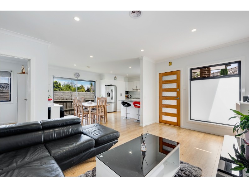 2/31 Isaac Smith Crescent, Endeavour Hills VIC 3802