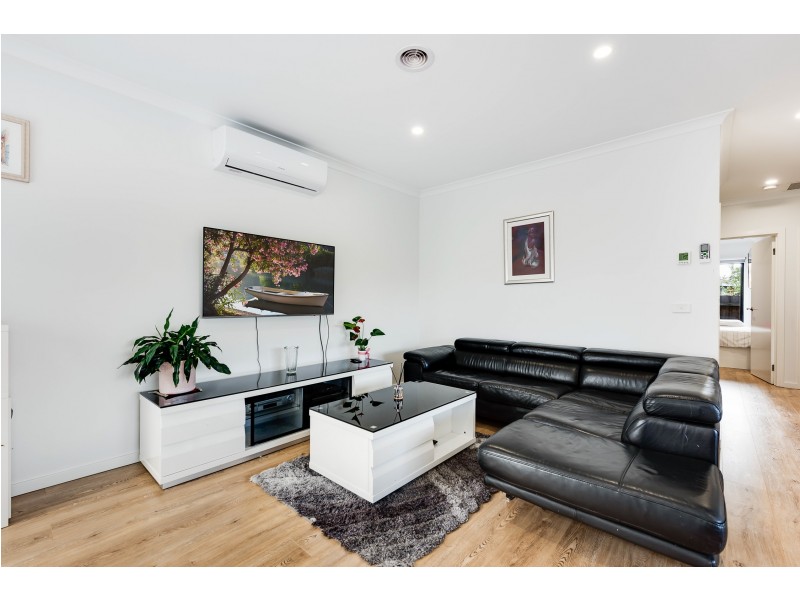 2/31 Isaac Smith Crescent, Endeavour Hills VIC 3802