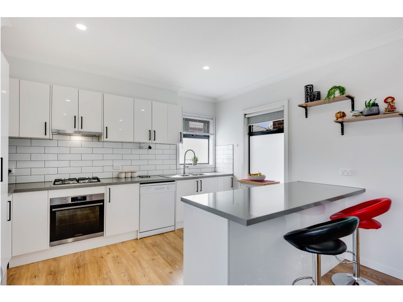 2/31 Isaac Smith Crescent, Endeavour Hills VIC 3802