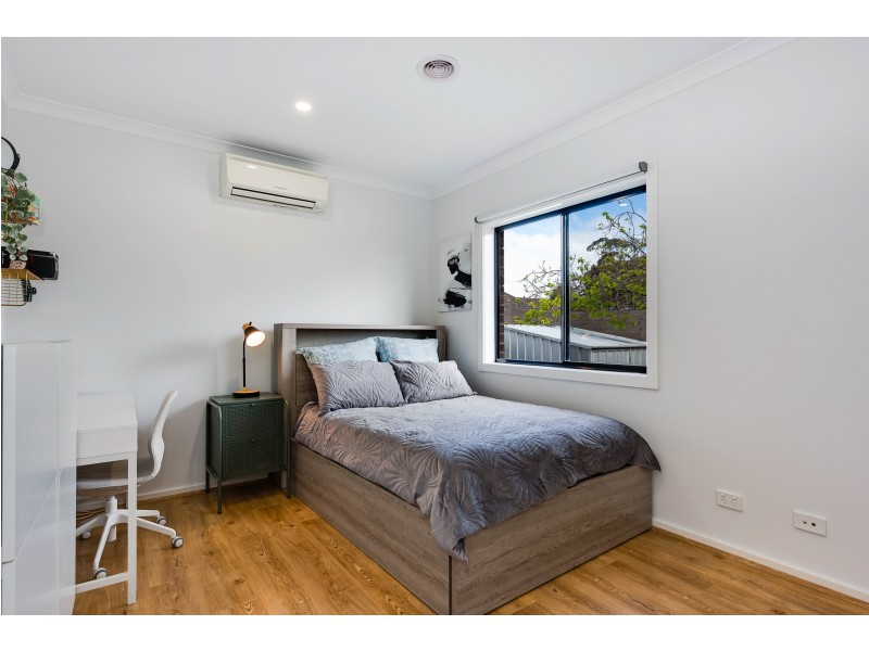 2/31 Isaac Smith Crescent, Endeavour Hills VIC 3802