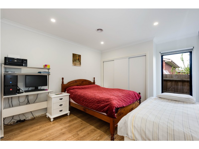 2/31 Isaac Smith Crescent, Endeavour Hills VIC 3802