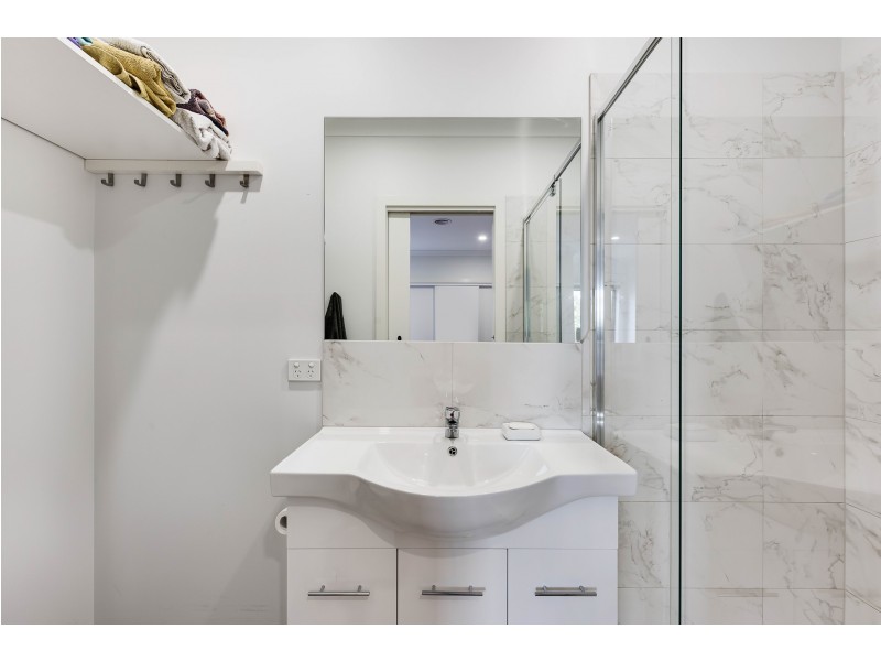 2/31 Isaac Smith Crescent, Endeavour Hills VIC 3802