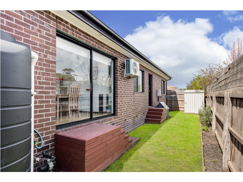 2/31 Isaac Smith Crescent, Endeavour Hills VIC 3802