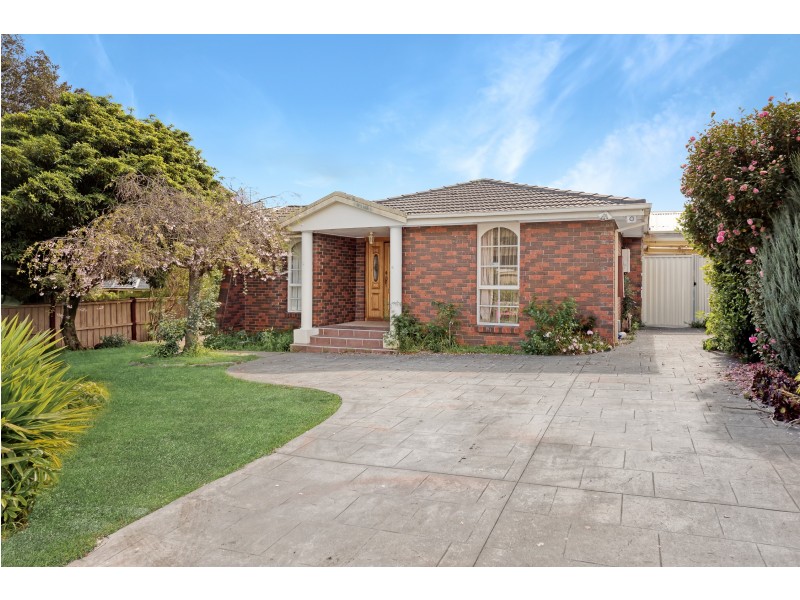 1 Manley Close, Endeavour Hills VIC 3802