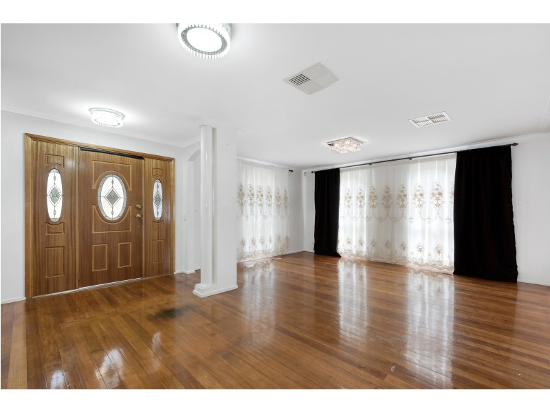 1 Manley Close, Endeavour Hills VIC 3802