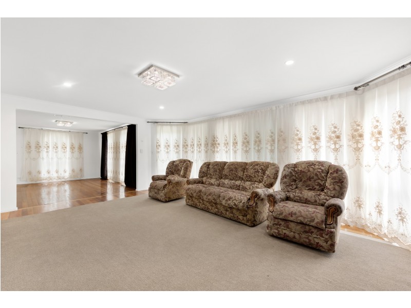 1 Manley Close, Endeavour Hills VIC 3802