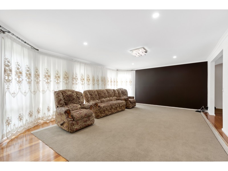 1 Manley Close, Endeavour Hills VIC 3802