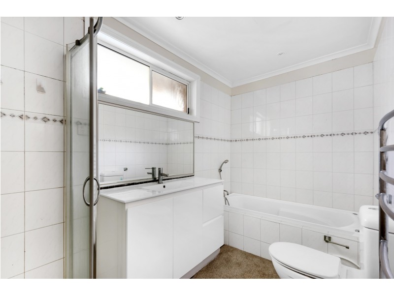 1 Manley Close, Endeavour Hills VIC 3802