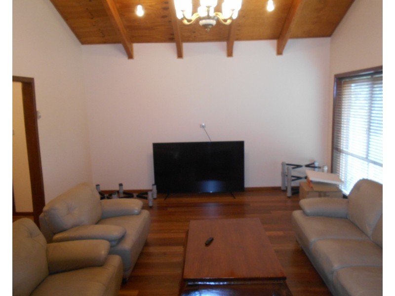 295 James Cook Drive, Endeavour Hills VIC 3802