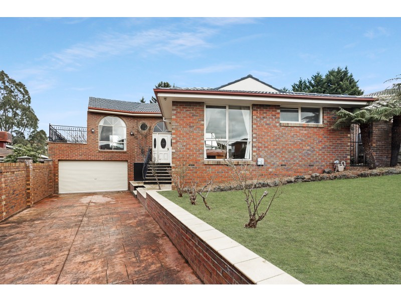 8 Waintree Court, Endeavour Hills VIC 3802