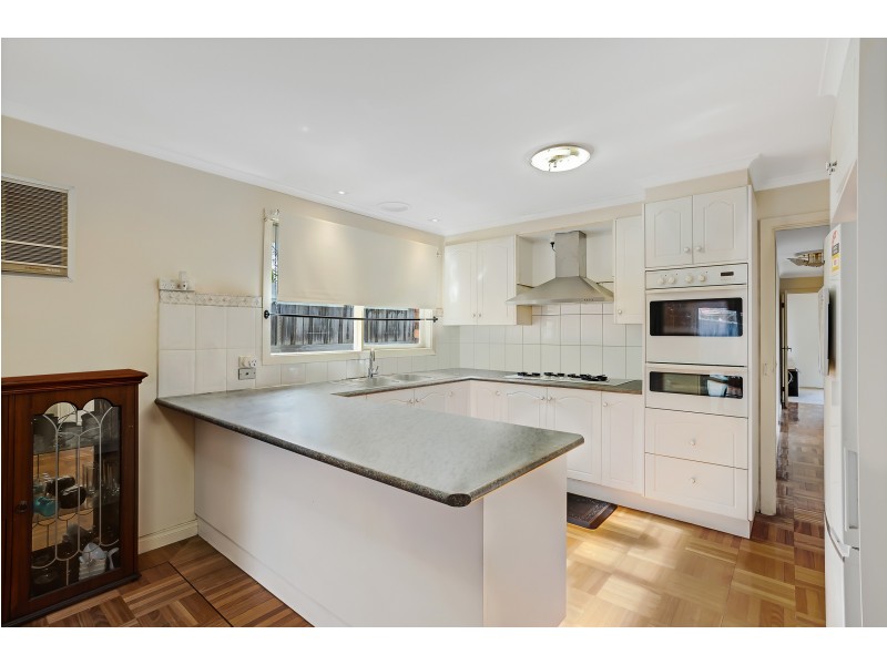 8 Waintree Court, Endeavour Hills VIC 3802