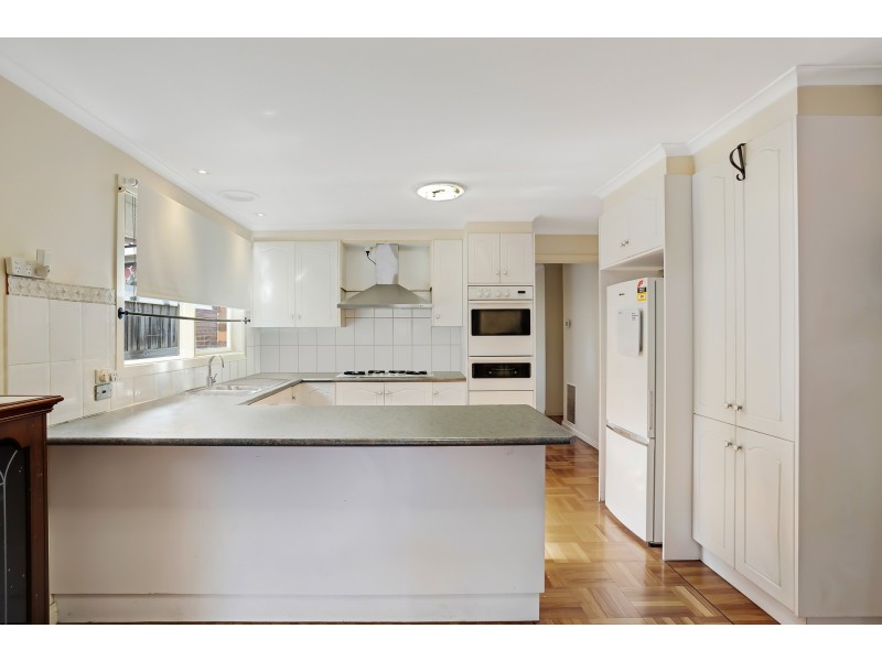 8 Waintree Court, Endeavour Hills VIC 3802