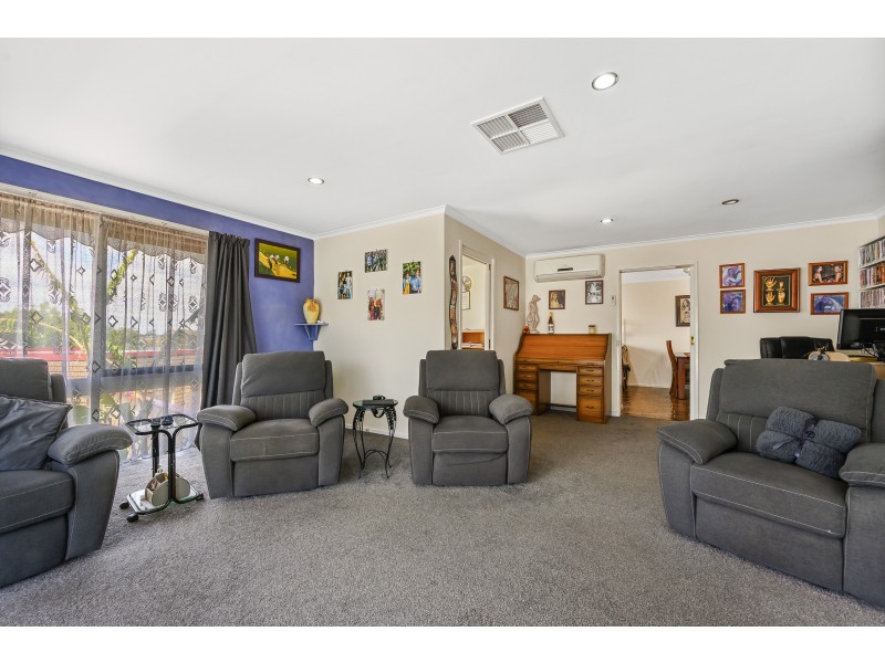4 Poole Court, Endeavour Hills VIC 3802